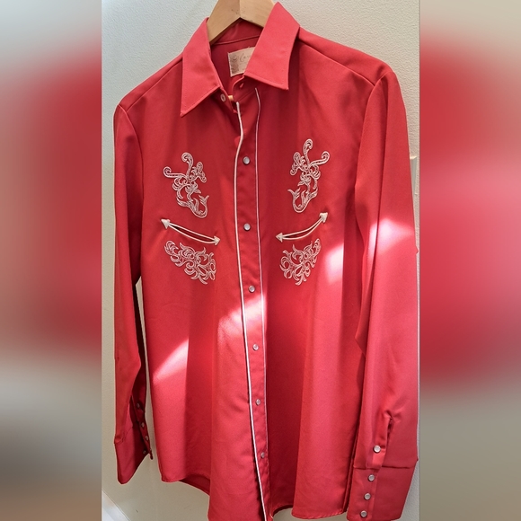 Vintage Men's red Western long sleeve shirt. - Picture 2 of 8